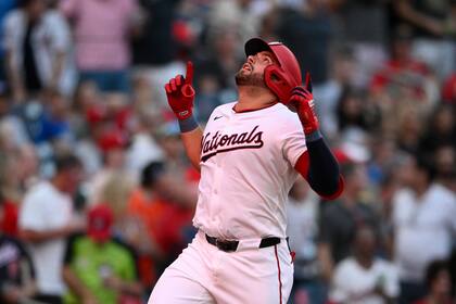 Juan Yépez, de los Nacionales de Washington, celebra su cuadrangular de tres carreras durante la quinta entrada del juego de béisbol en contra de los Rojos de Cincinnati, el viernes 19 de julio de 2024, en Washington. (AP Foto/Nick Wass)