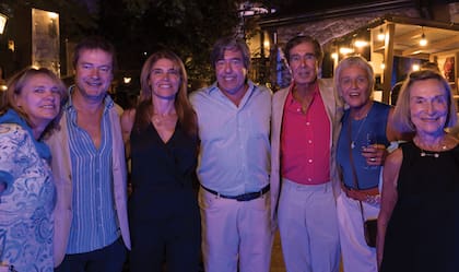 Juana Hoeffner, “Pato” Phillips, Agustina Braun, Jandri Blaquier, Sebastián Peralta Ramos, Cristina Padilla y Mari Santarelli.