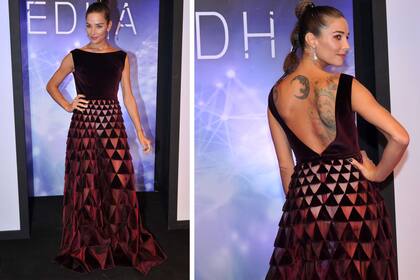 Haciendo honor al leitmotiv de la serie, Juana lució un diseño exclusivo con espalda con escote y falda transparente