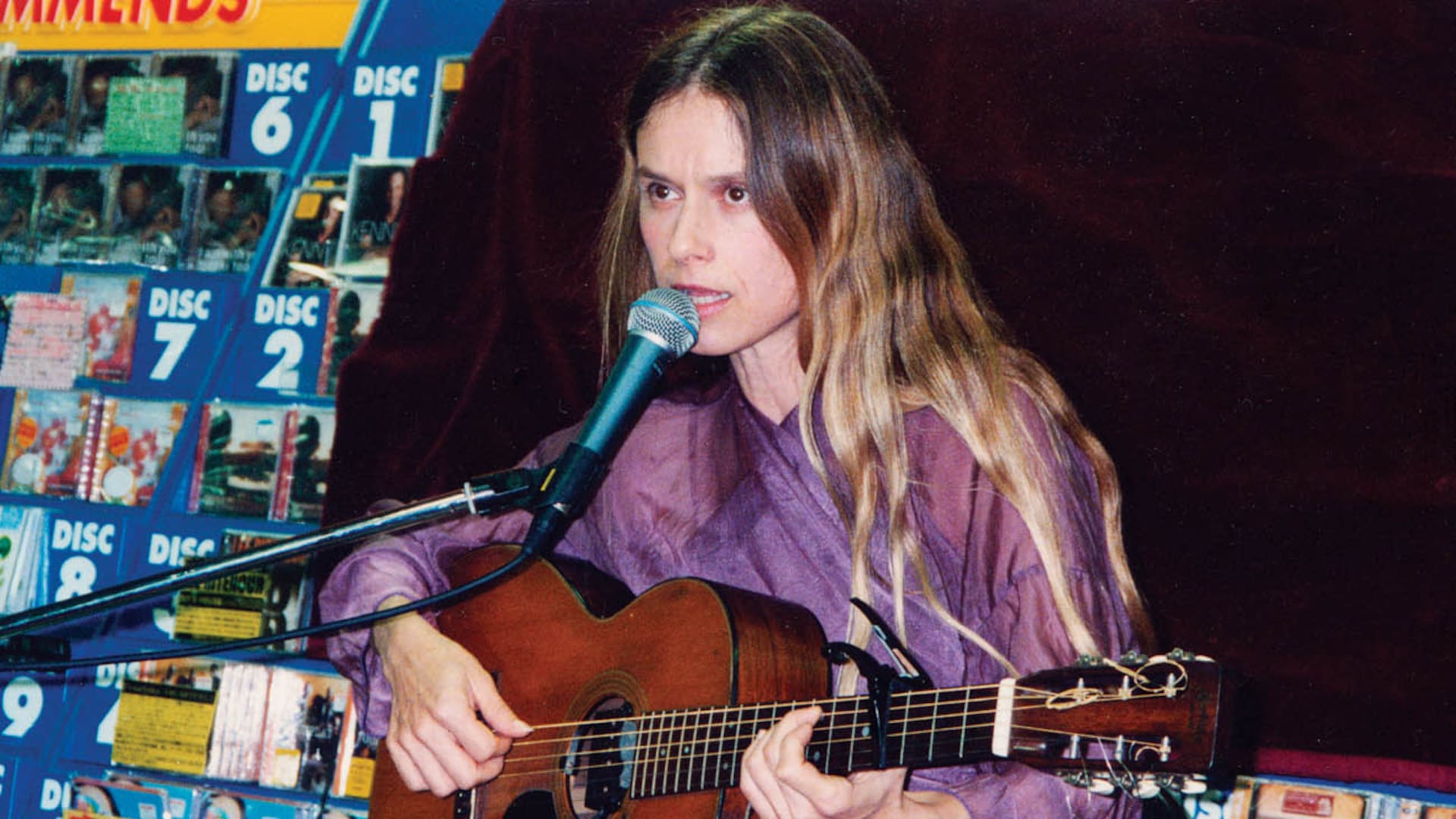 Juana Molina a comienzos de siglo en Tower Records, la recordada cadena de disquerías
