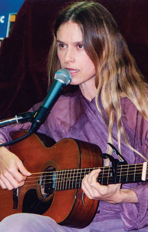 Juana Molina a comienzos de siglo en Tower Records, la recordada cadena de disquerías