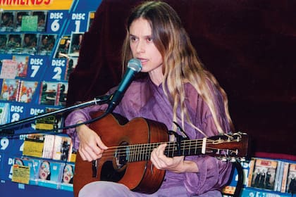 Juana Molina durante su show en Tower Records, en Japón