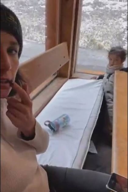 Juana Repetto grabó su video sobre lo que le ocurrió en un restaurante de Bariloche en compañía de su hijo Belisario