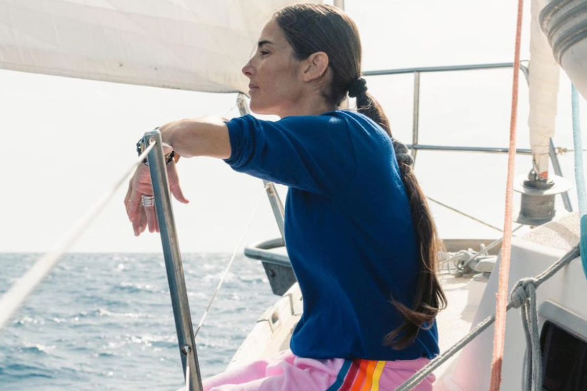 Juana Viale comenzó su viaje por el océano de la mano de su novio Yago con un look y en los últimos días, decidió un cambio radical