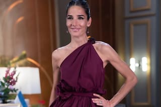 Juana Viale deslumbró con un conjunto con volados y dio detalles de la primera salida de Mirtha Legrand tras su internación