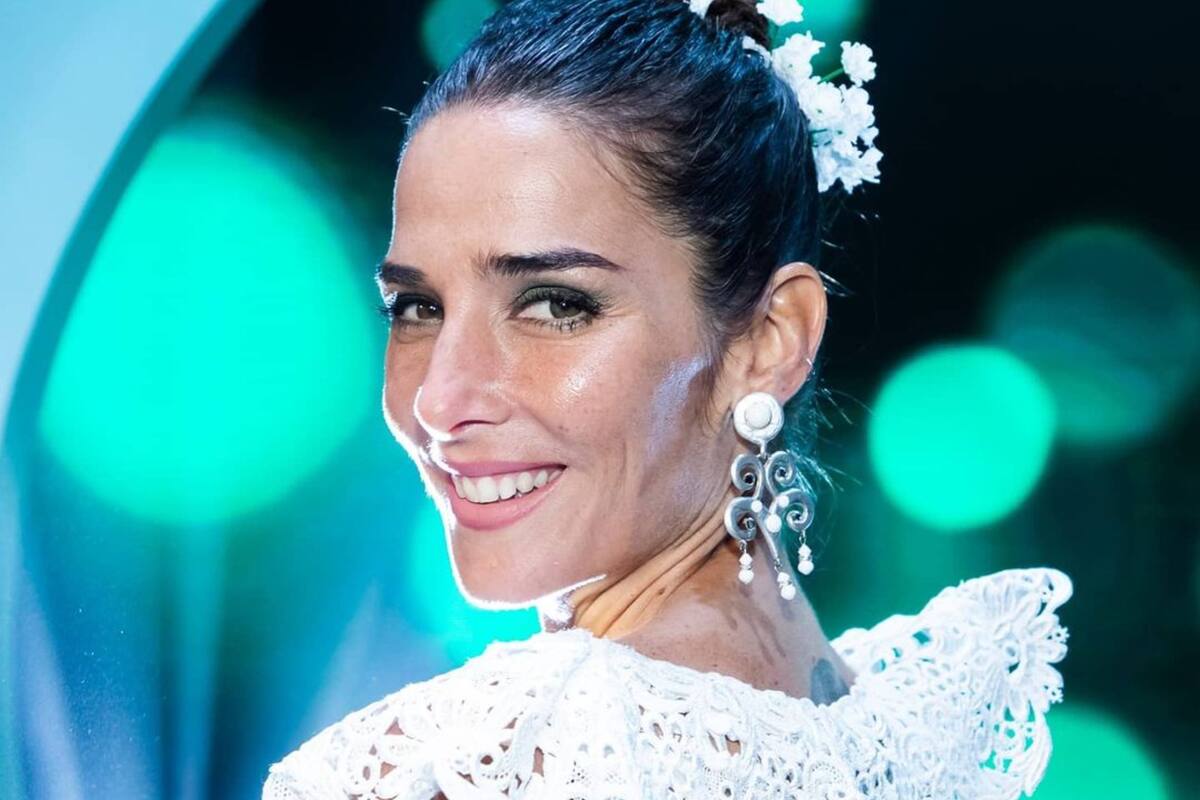 Juana Viale, despampanante para presentar La noche de Mirtha Legrand (Foto: Instagram/@mirthalegrand)