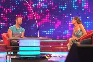 El llamativo look que eligió Juana Viale para entrevistar a Coldplay
