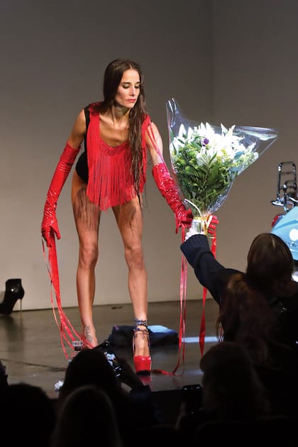 Juana Viale en Madrid haciendo teatro con obra de Sergio Blanco que se iba a presentar durante dos semanas pero que hizo tres funciones