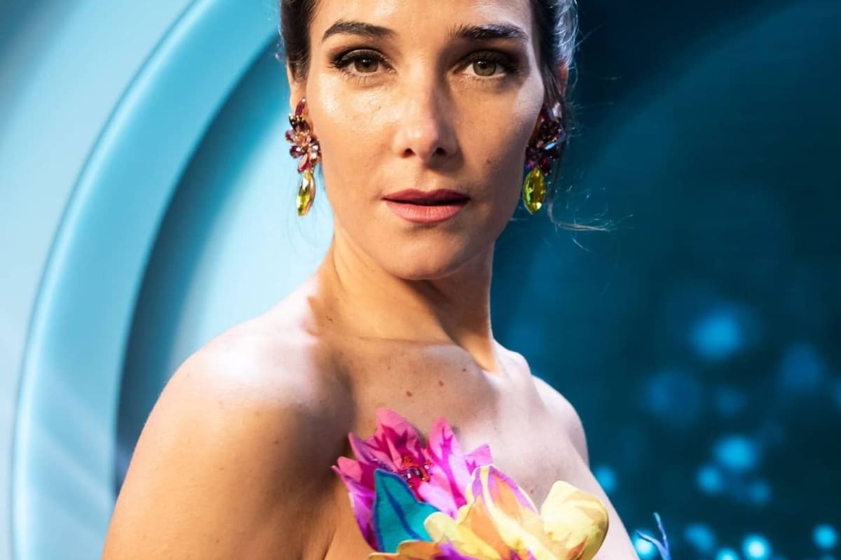 Juana Viale, entre la preocupación por el país y un look primaveral y vintage