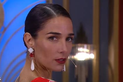 Juana Viale estrenó un look floral de estilo español