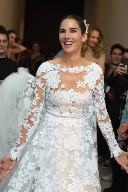 Juana Viale, la musa de Bogani, fue la novia que sorprendió a todos en el espectacular cierre. Y pasadas las diez de la noche, viajó a Europa en plan de vacaciones.