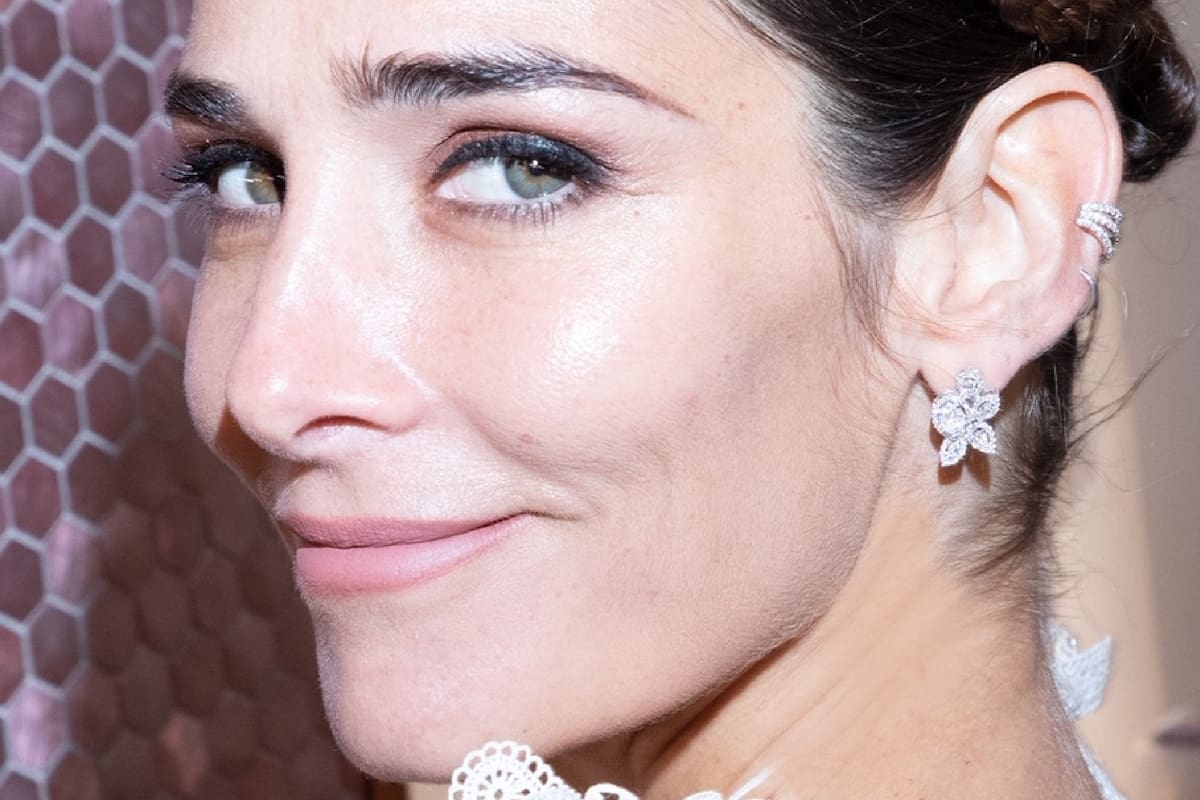 Juana Viale lució un diseño de Gino Bogani de inspiración primaveral en un nuevo programa de La noche de Mirtha