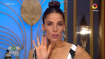 Juana Viale lució un par de aros esféricos en blanco y negro