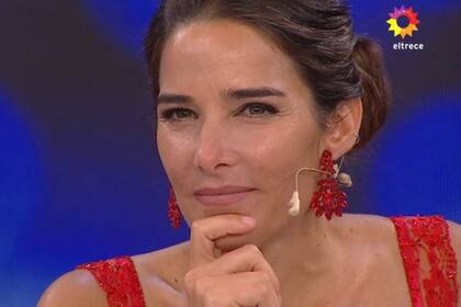 Juana Viale mandó al frente a Adrián Suar por una promesa incumplida en La noche de Mirtha