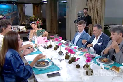 Juana Viale se rodeó para su primer almuerzo de actores y actrices que actualmente están haciendo temporada en Mar del Plata