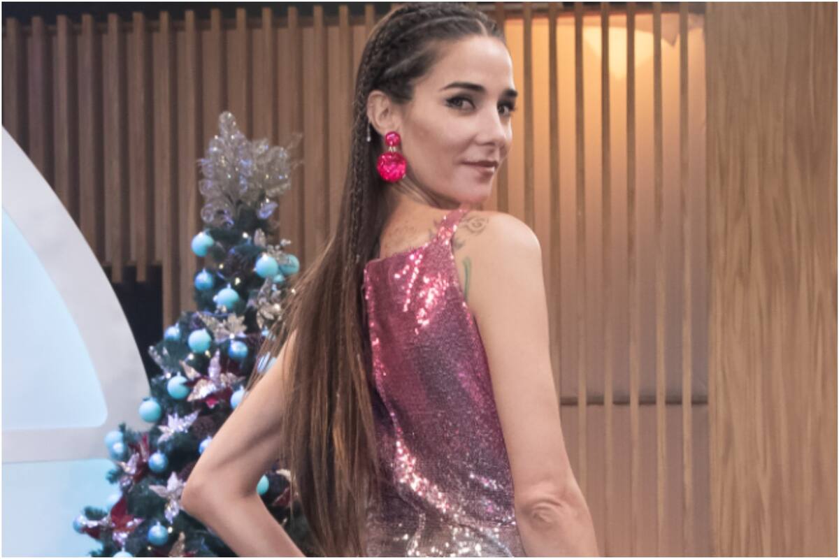 Juana Viale vistió un vestido navideño en La noche de Mirtha