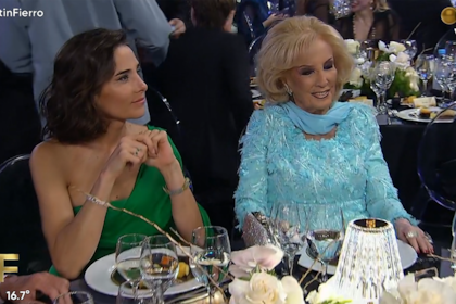 Juana Viale y MIrtha Legrand, ya en su mesa