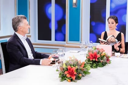 Juana Viale y su cena a solas con Mauricio Macri el sábado, con distancia social