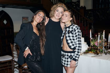 Juana y Ámbar viajaron especialmente para acompañar a Andrea Garrone, dueña de la marca e íntima amiga de Marcela Tinayre.