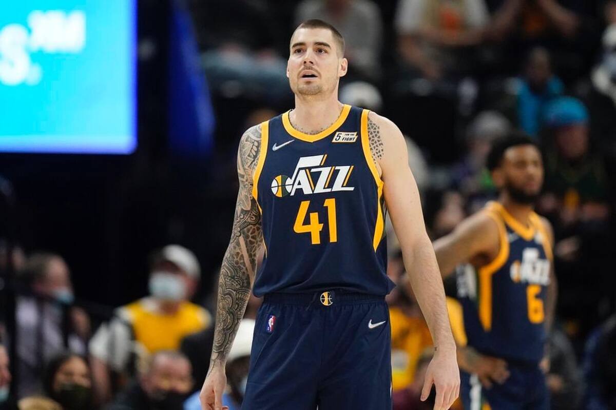 Juancho Hernángomez es un basquetbolista que integró equipos de la NBA y ahora interpreta al personaje que acompaña a Adam Sandler en Garra