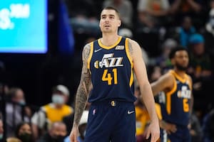 Juancho Hernángomez es un basquetbolista que integró equipos de la NBA y ahora interpreta al personaje que acompaña a Adam Sandler en Garra