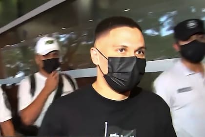 Juanfer Quintero, en su llegada a Aeroparque