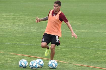 Juanfer Quintero sintió una molestia en el gemelo derecho, dejó la práctica, pero descartaron que sea una dolencia grave