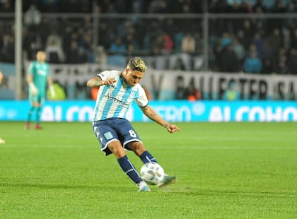 Juanfer Quintero viene de fallar un penal en la derrota ante Sarmiento; para el director técnico Gustavo Costas, el principal aspecto por encaminar en Racing es el anímico.
