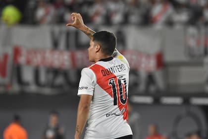 Juanfer Quintero y la camiseta 10 de River: el zurdo es uno de los preferidos de Gallardo pero -al mismo tiempo- debe ganarse los minutos en la cancha