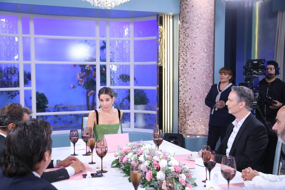 Juanita Viale conduciendo el prgrama de Mirtha Legrand