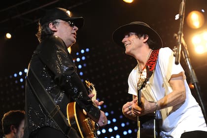 Juanse coronó la última noche de festejos. Tocó como invitado en "Heaven or Hell" y una versión de "Ceremonia en el hall"