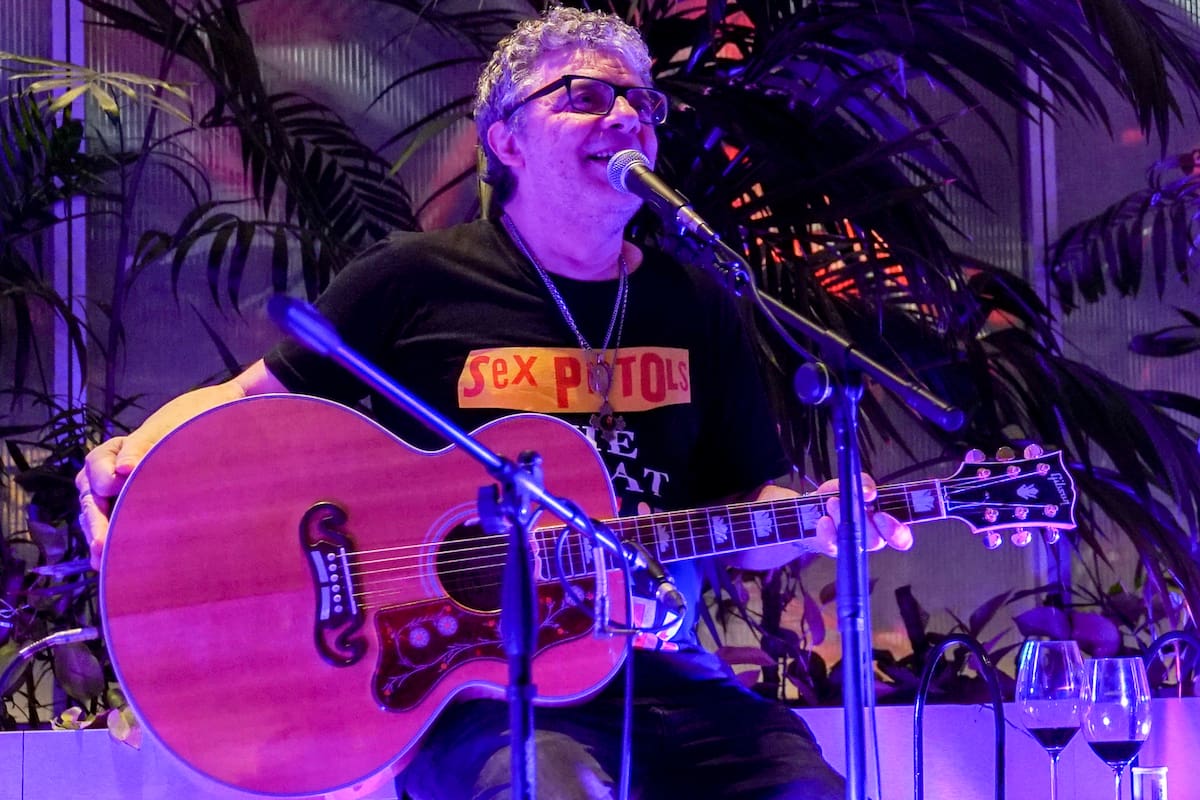 Juanse en pleno acústico en Asadero Parrilla (Foto: Gentileza Asadero)