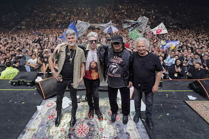 Juanse juntó en su show en el Luna Park a los Ratones Paranoicos; el grupo anunció su gira despedida, que comenzará en 2024