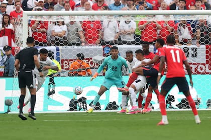 Jude Bellingham convierte ante Panamá uno de los dos goles de Inglaterra a partir de una pelota parada en este Mundial
