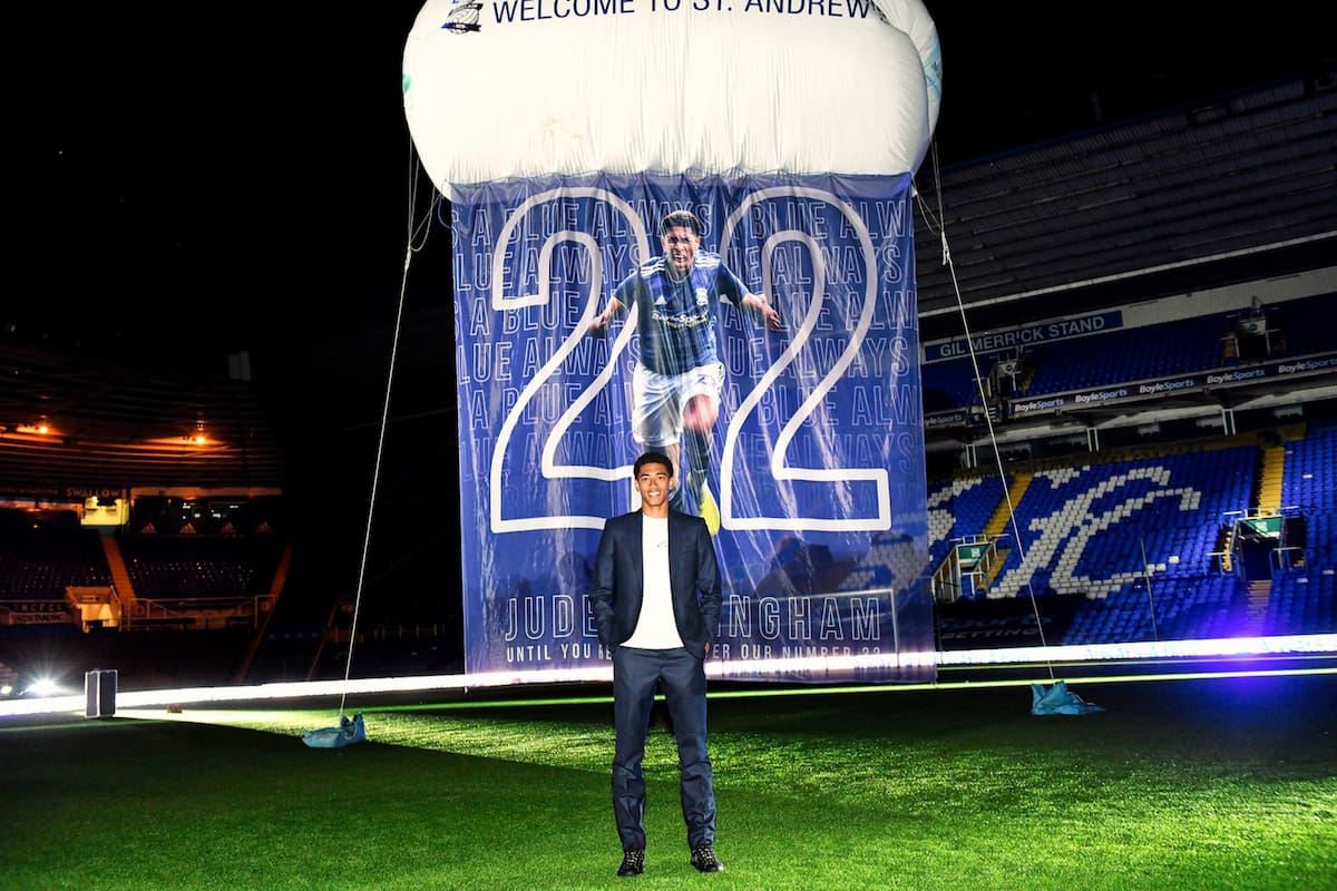 Jude Bellingham, el joven que acaba de cumplir 17 años y que pasó de Birmingham, el club de toda su vida, a Dortmund, de Alemania, a cambio de 25 millones de euros.