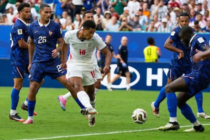 Jude Bellingham (Inglaterra) hizo un tanto ante Francia en el partido por el tercer puesto