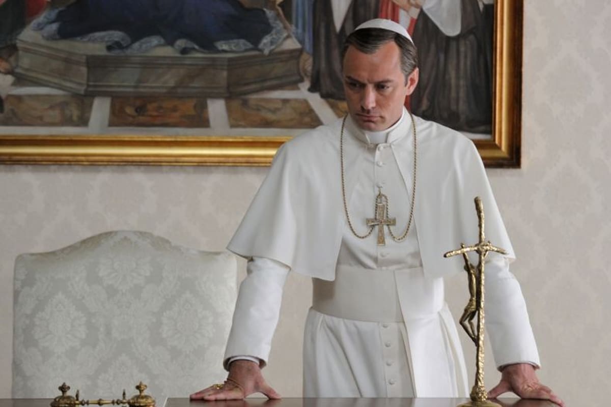 Jude Law, el protagonista de la polémica serie del cineasta italiano Paolo Sorrentino, que tendrá segunda temporada