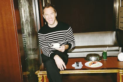 Jude Law está feliz por los papeles elegidos, como el de The Third Day: "Tuve una experiencia muy enriquecedora haciendo esta serie"
