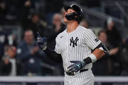 Judge corta sequía con jonrón decisivo y Yankees superan 4-3 a Reales para barrerlos