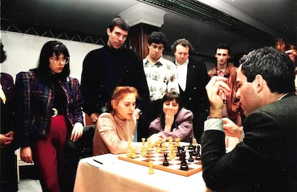 Judit Polgar, en una partida con Garry Kasparov