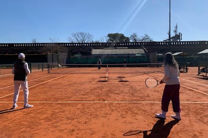 Juega con sus amigas y compite en el torneo nacional. "Somos las mas viejas", admite.