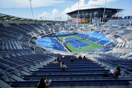 Juegan Andy Murray (su primer partido oficial de 2020) y Frances Tiafoe, casi en soledad