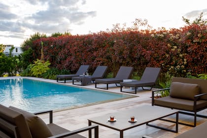 Juego de reposeras, sillones y mesas (Mike Outdoors).
