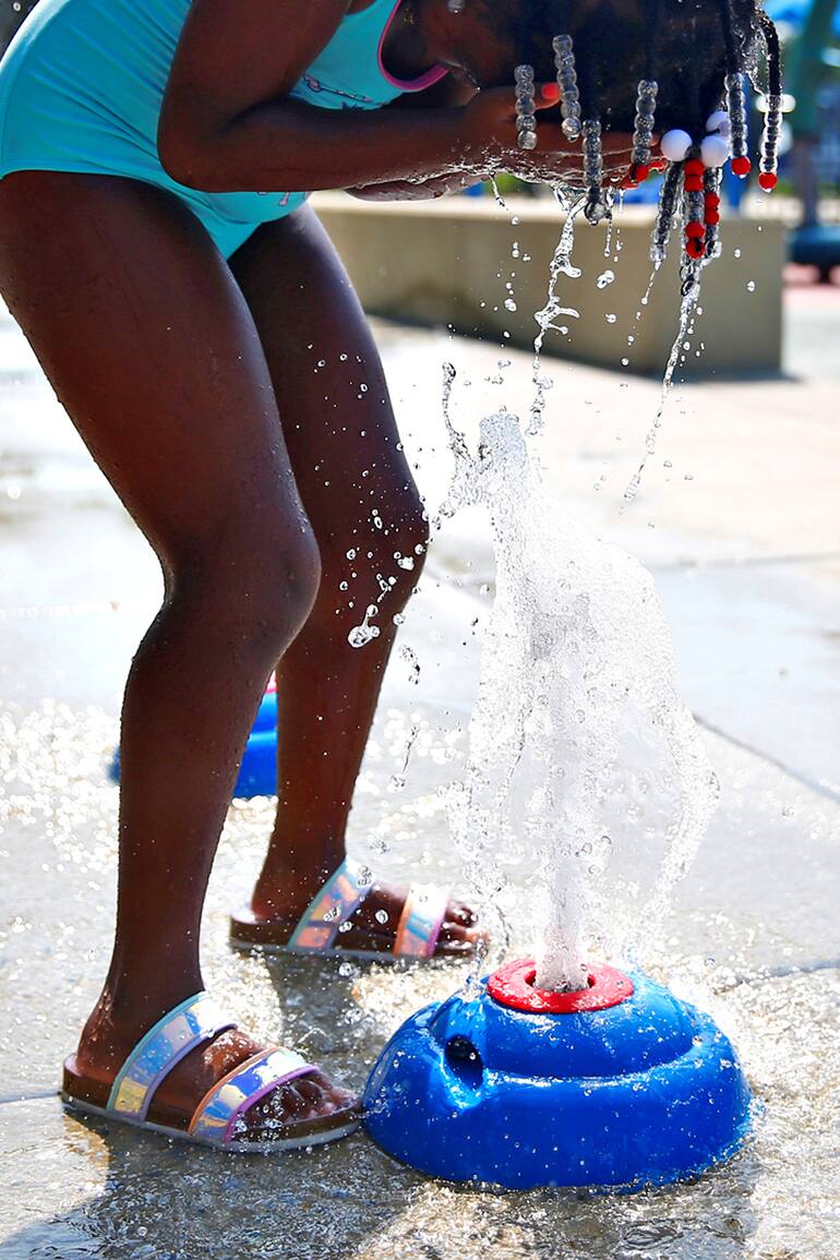 Juegos de agua en el vecindario de Shaw, en Washington DC
