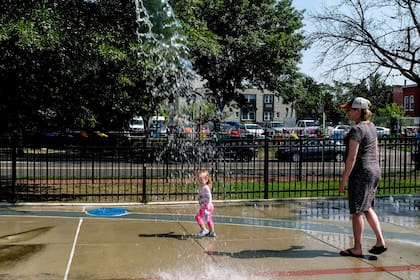 Juegos de agua en el vecindario de Shaw, en Washington DC