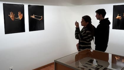 "Juegos de manos", de Matilde Marín, en el Museo Nacional de Artes Visuales, de Montevideo