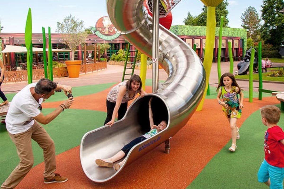 Juegos de niños en las plazas