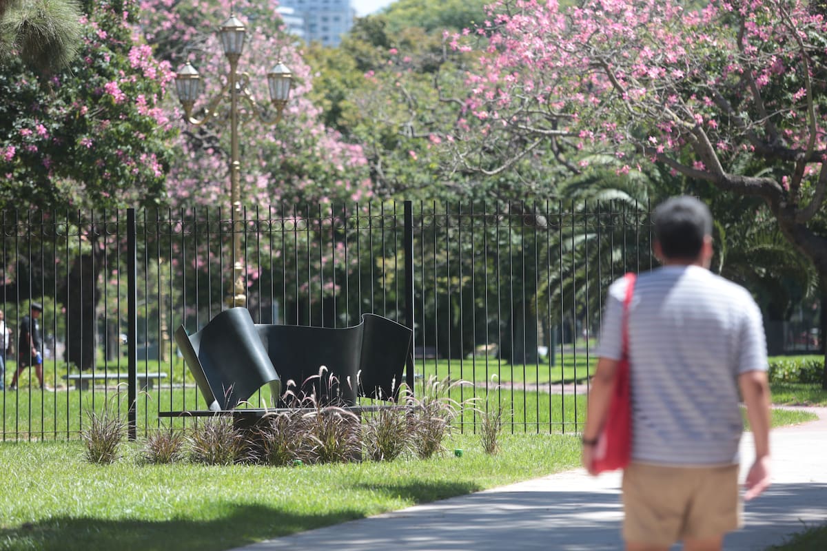 "Juegos del viento" (2014), escultura de Vechy Logioio exhibida de forma permanente en el Parque de las Esculturas del Bellas Artes