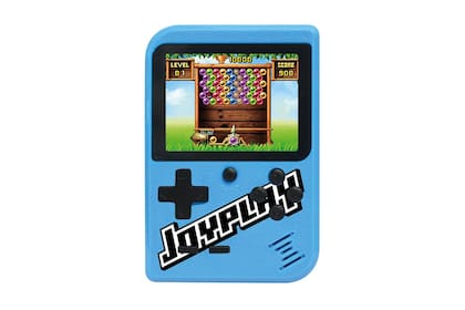 Juegos para llevar. La consola portátil G14 de JoyPlay cuenta con una pantalla LCD de 3 pulgadas a color, batería recargable, viene con la fuente de alimentación y su autonomía permite jugar hasta seis horas continuas ($8999)