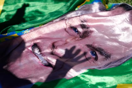 Juez brasileño ordena arresto domiciliario para 10 personas por complot de Bolsonaro